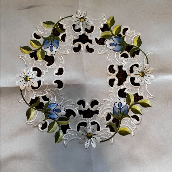 Embroidered Blue 34” Pansy Square Table Linen With 72” Round Blue Table cloth - Picture 10 of 12